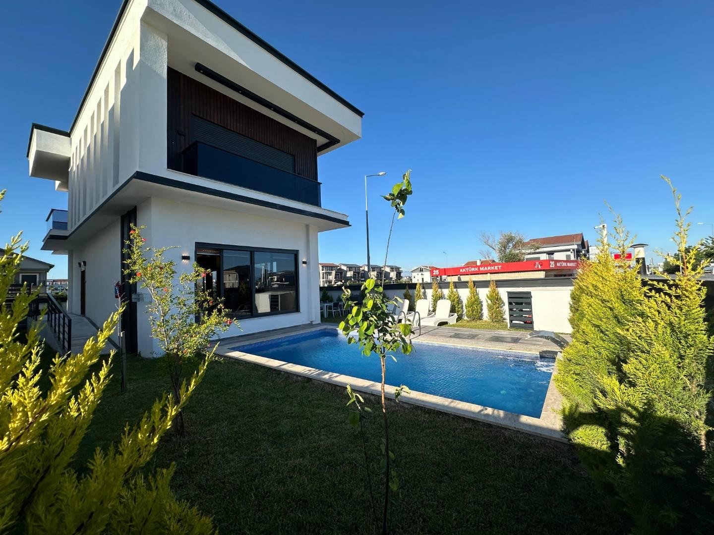 Serik Belek'te Şık Tasarıma Sahip, Özel Havuzlu, Kiralık Lüks Villa-33533