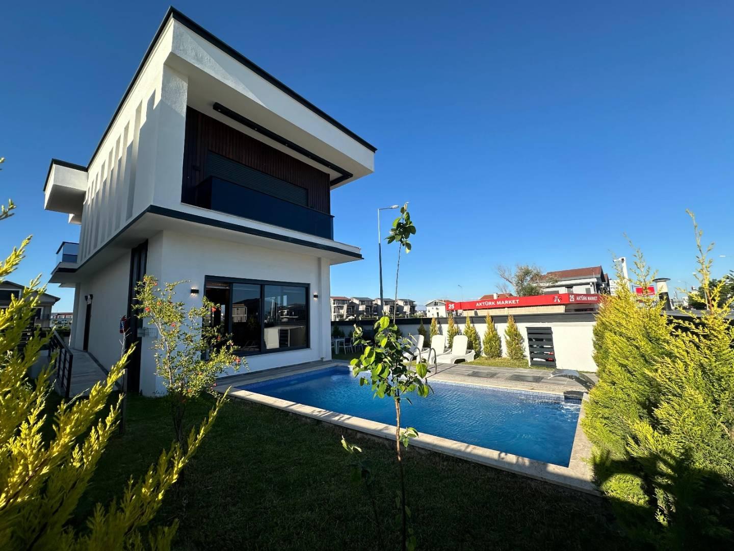 Serik Belek'te Şık Tasarıma Sahip, Özel Havuzlu, Kiralık Lüks Villa-33533