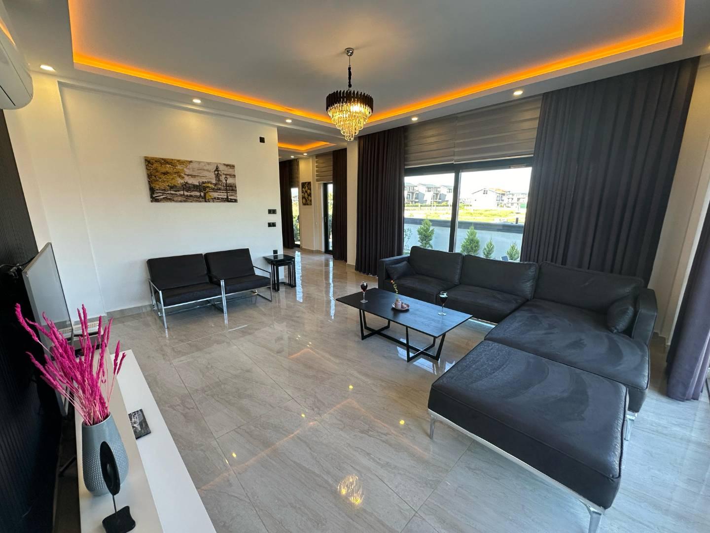 Serik Belek'te Şık Tasarıma Sahip, Özel Havuzlu, Kiralık Lüks Villa-33533