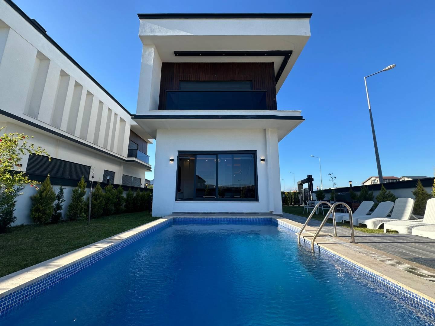 Serik Belek'te Şık Tasarıma Sahip, Özel Havuzlu, Kiralık Lüks Villa-33533