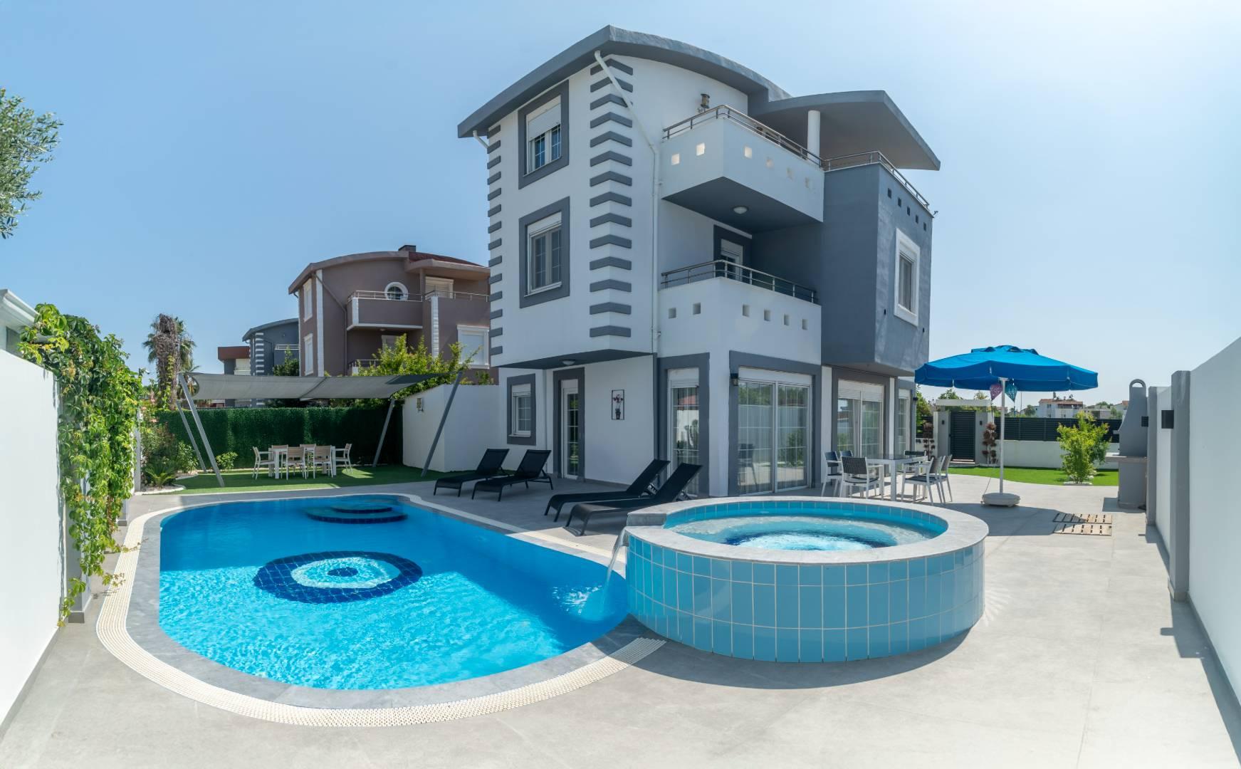 Serik Kadriye'de Geniş Ailelere Uygun, Özel Havuzlu, Ferah Villa-18737