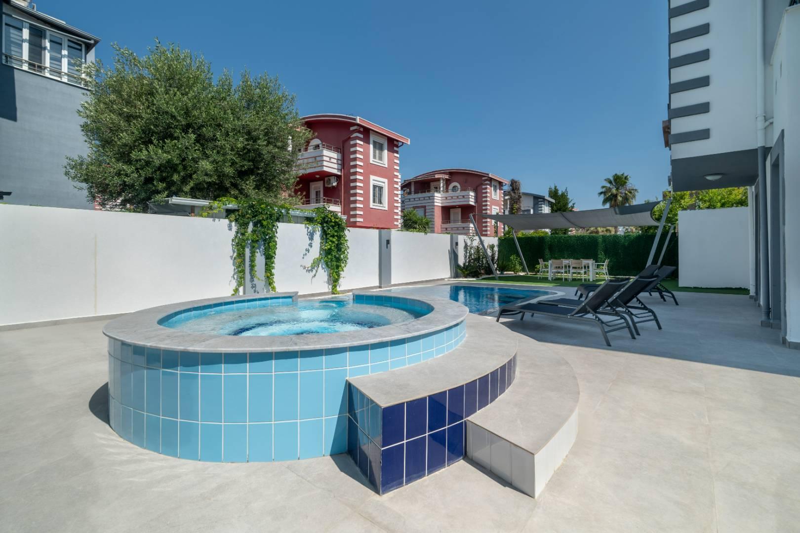 Serik Kadriye'de Geniş Ailelere Uygun, Özel Havuzlu, Ferah Villa-18737