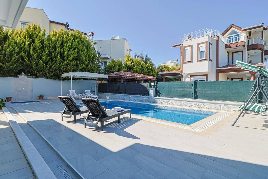 Serik Kadriye'de Geniş Ailelere Uygun, Özel Havuzlu, Konforlu Villa