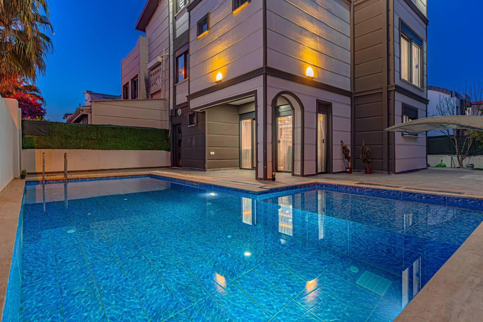 Serik Kadriye'de Geniş Bahçe İçerisinde, Özel Havuzlu, Konforlu Villa-43713