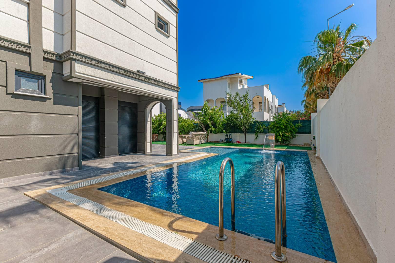 Serik Kadriye'de Geniş Bahçe İçerisinde, Özel Havuzlu, Konforlu Villa-43713