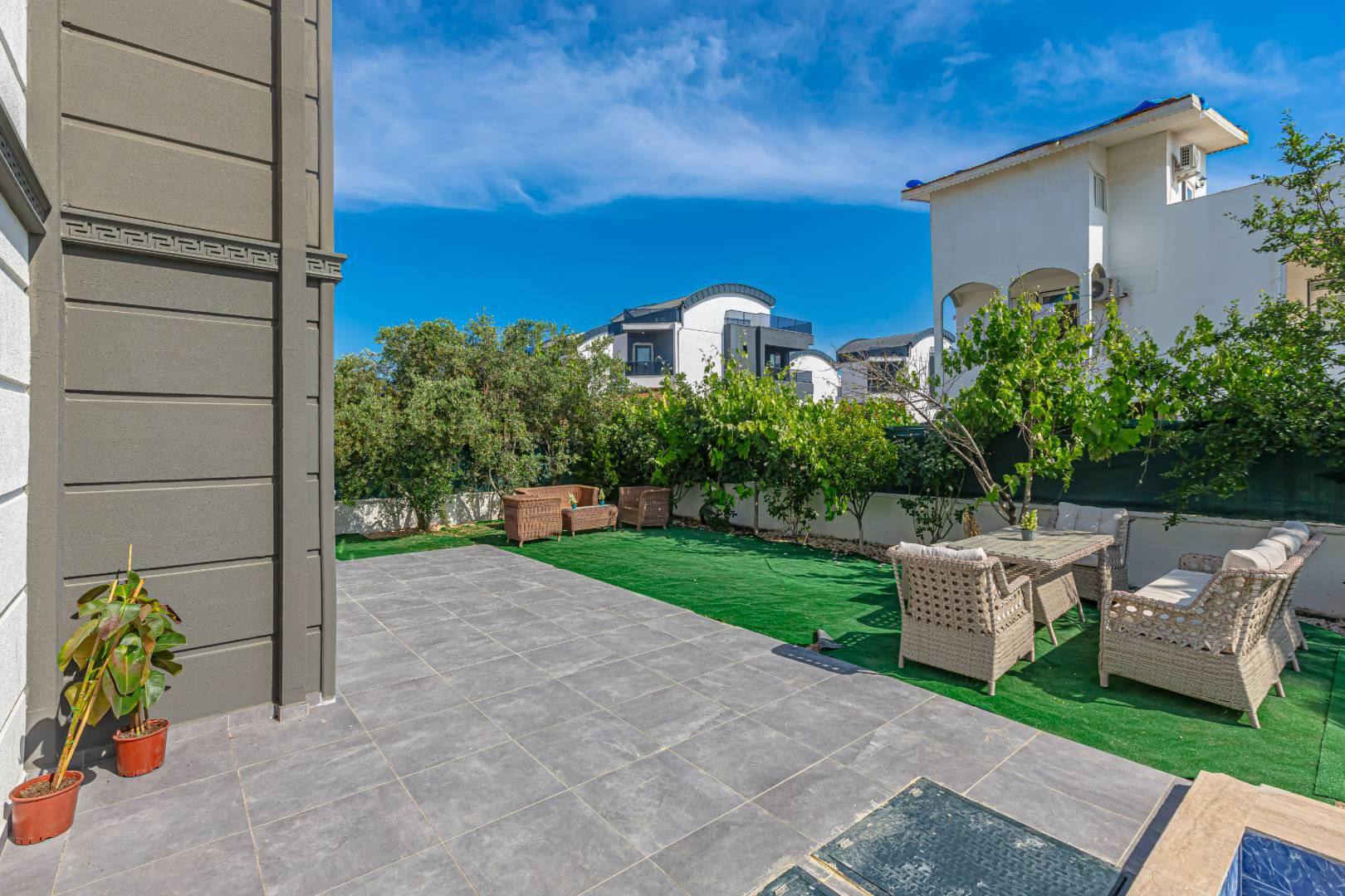 Serik Kadriye'de Geniş Bahçe İçerisinde, Özel Havuzlu, Konforlu Villa-43713