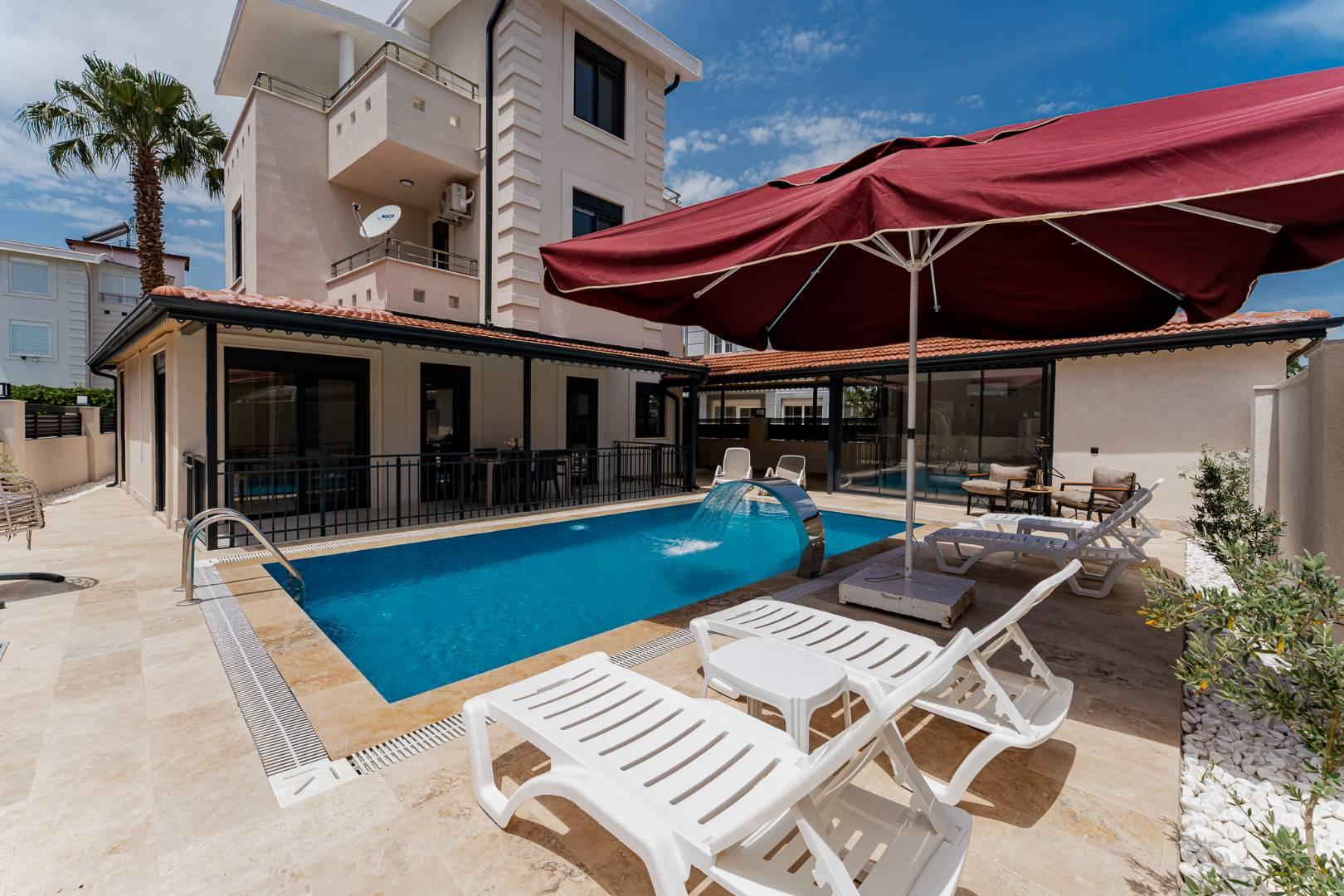 Serik Kadriye'de Kalabalık Ailelere Uygun, Özel Havuzlu, Modern Villa-42711