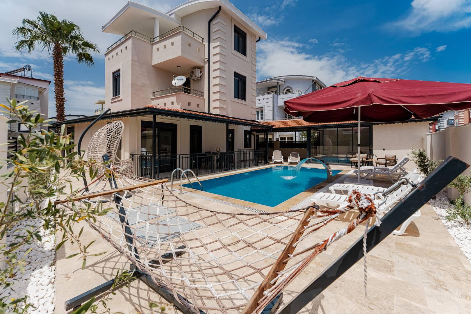 Serik Kadriye'de Kalabalık Ailelere Uygun, Özel Havuzlu, Modern Villa-42711