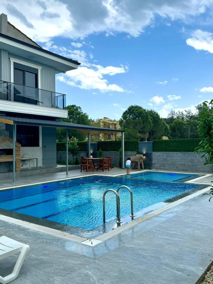 Serik Kadriye'de Lüks Tasarımlı, Yetişkin ve Çocuk Havuzlu, Şık Villa-41827
