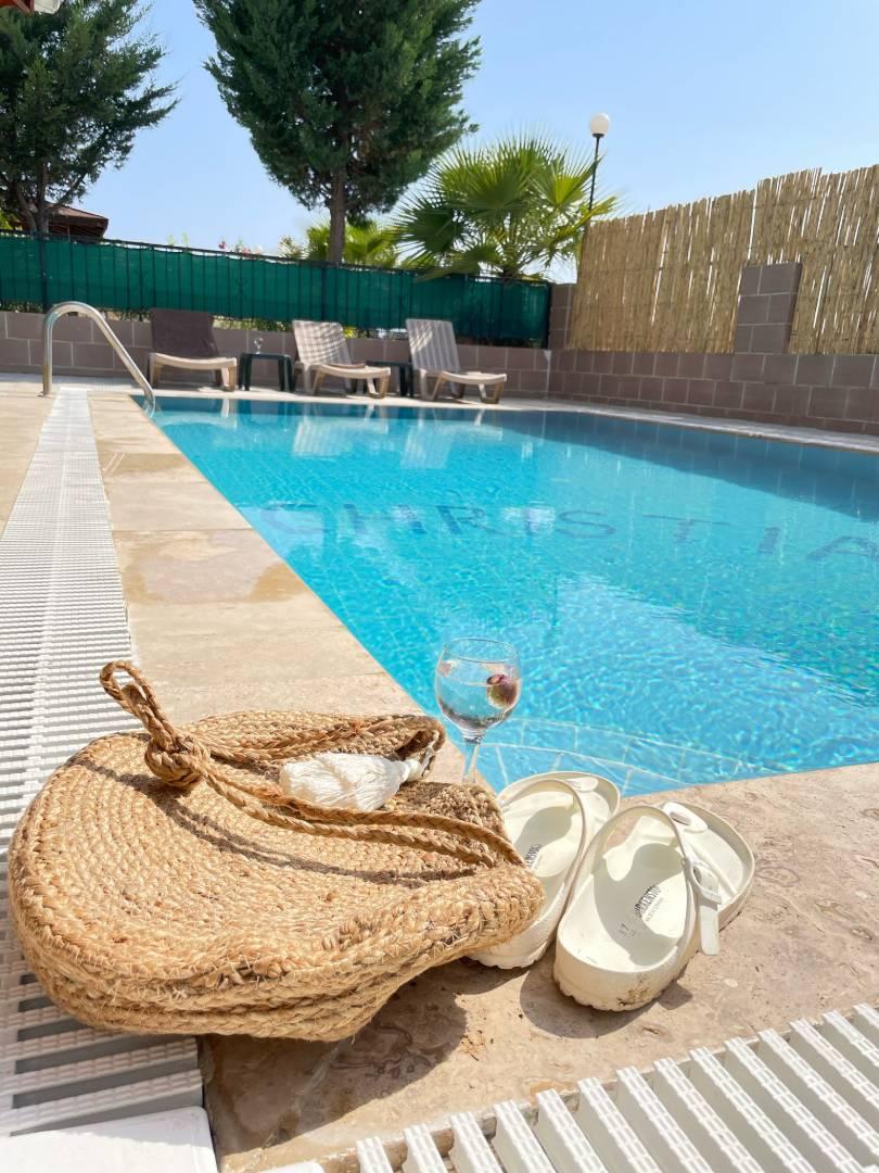 Serik Kadriye'de Merkeze Yakın Konumda, Özel Havuzlu, Ferah Villa-41826