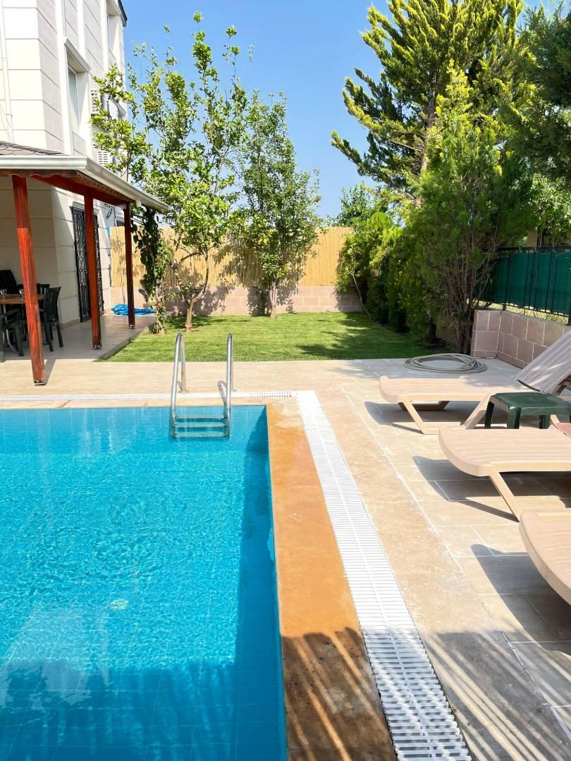 Serik Kadriye'de Merkeze Yakın Konumda, Özel Havuzlu, Ferah Villa-41826