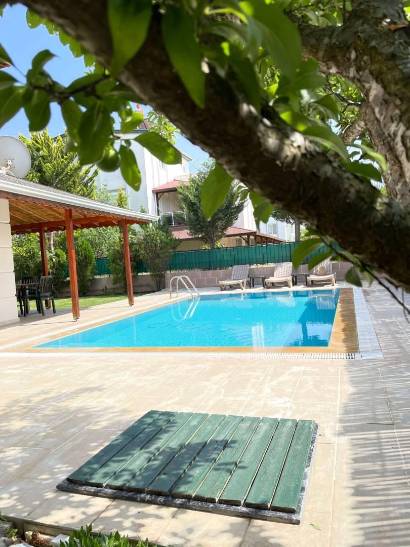 Serik Kadriye'de Merkeze Yakın Konumda, Özel Havuzlu, Ferah Villa-41826