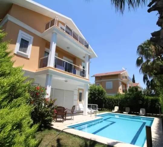 Serik Kadriye'de Merkeze Yakın Konumda, Özel Havuzlu, Şık Villa-41279