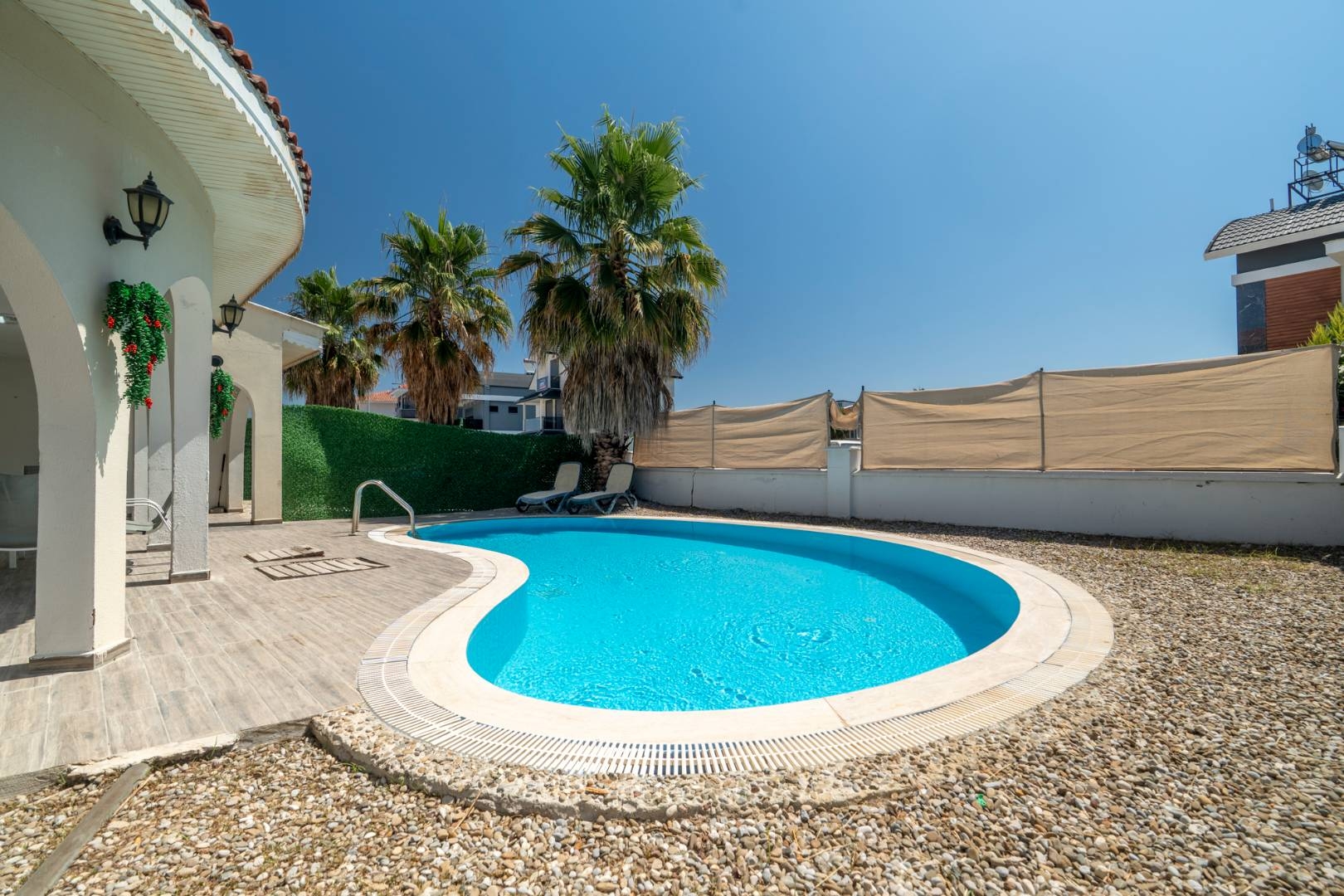Serik Kadriye'de Modern Tasarımlı, Özel Havuzlu, Modern Villa