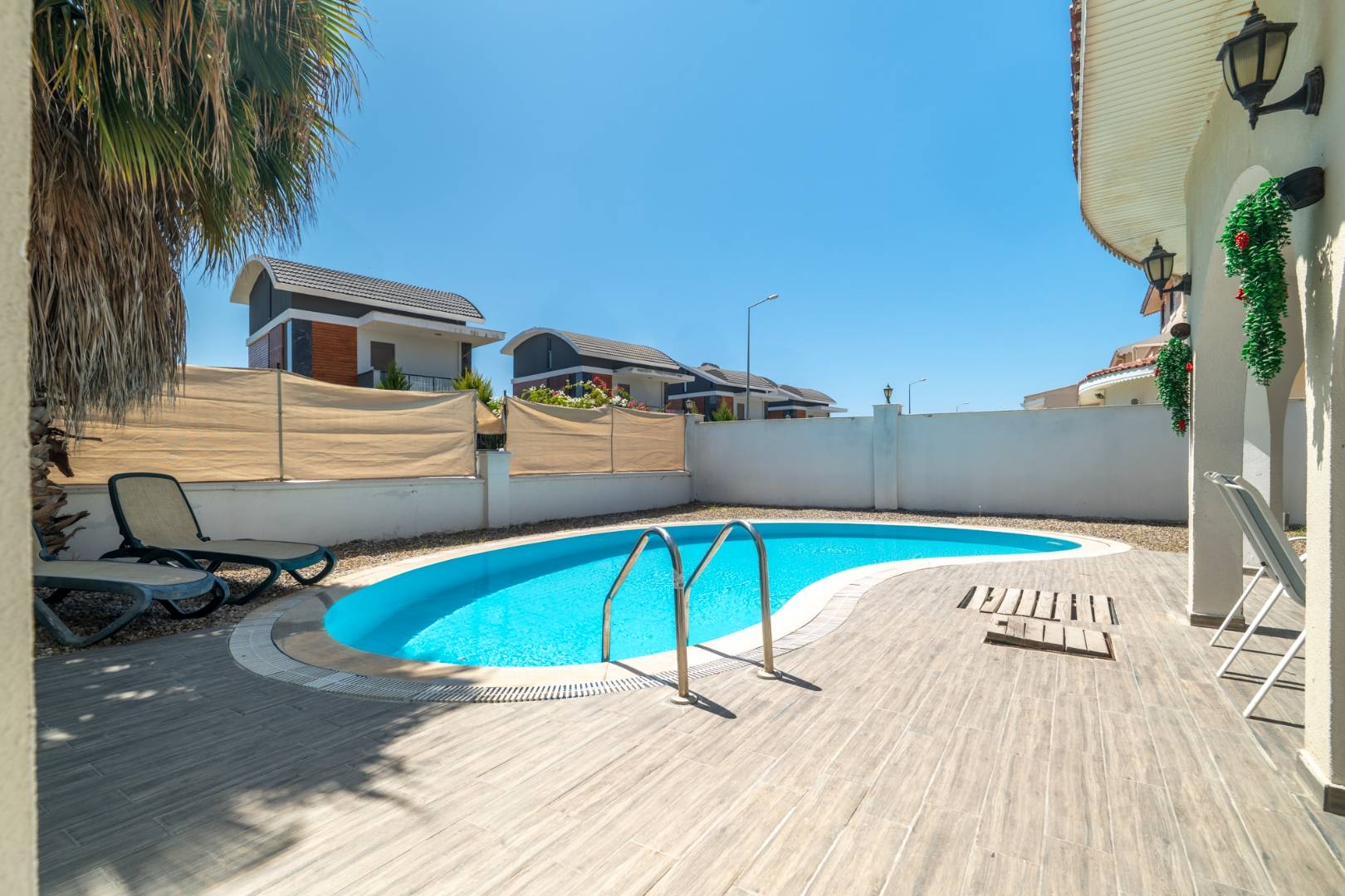 Serik Kadriye'de Modern Tasarımlı, Özel Havuzlu, Modern Villa