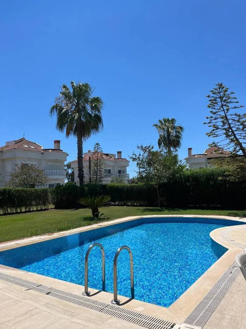 Serik Kadriye'de Site İçerisinde, Özel Havuzlu, 4+1 Villa