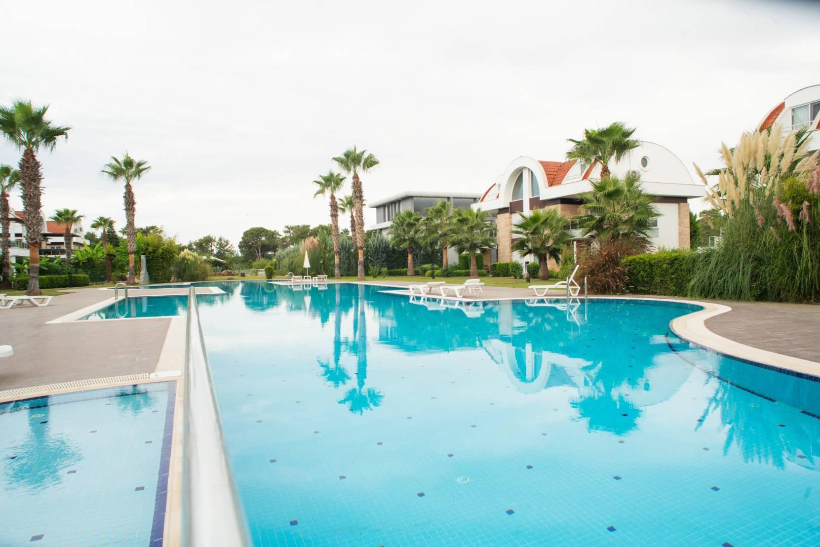 Serik Kadriye'de Tesis İçerisinde, Ortak Havuzlu, Konforlu Villa-43564