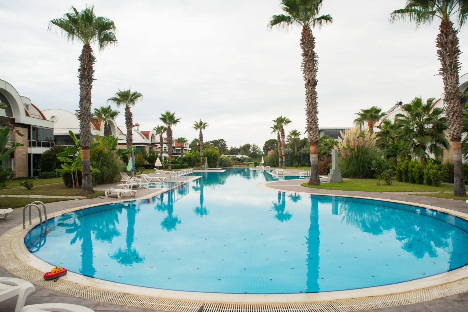 Serik Kadriye'de Tesis İçerisinde, Ortak Havuzlu, Konforlu Villa-43564