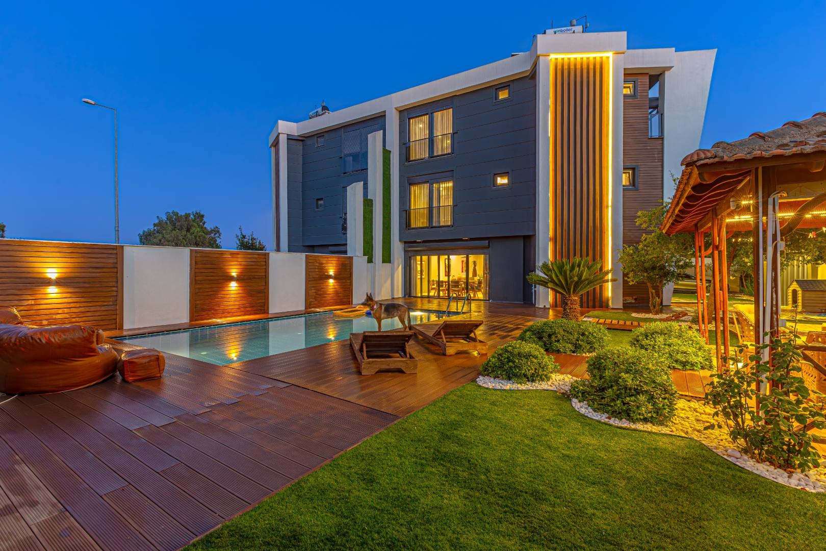 Serik Kadriye'de Yemyeşil Bahçede, Özel Havuzlu, Konforlu Villa