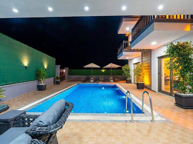 Seydikemer Gerişburnu'nda Geniş Bahçeli, Özel Havuzlu, 4+1 Villa -43880