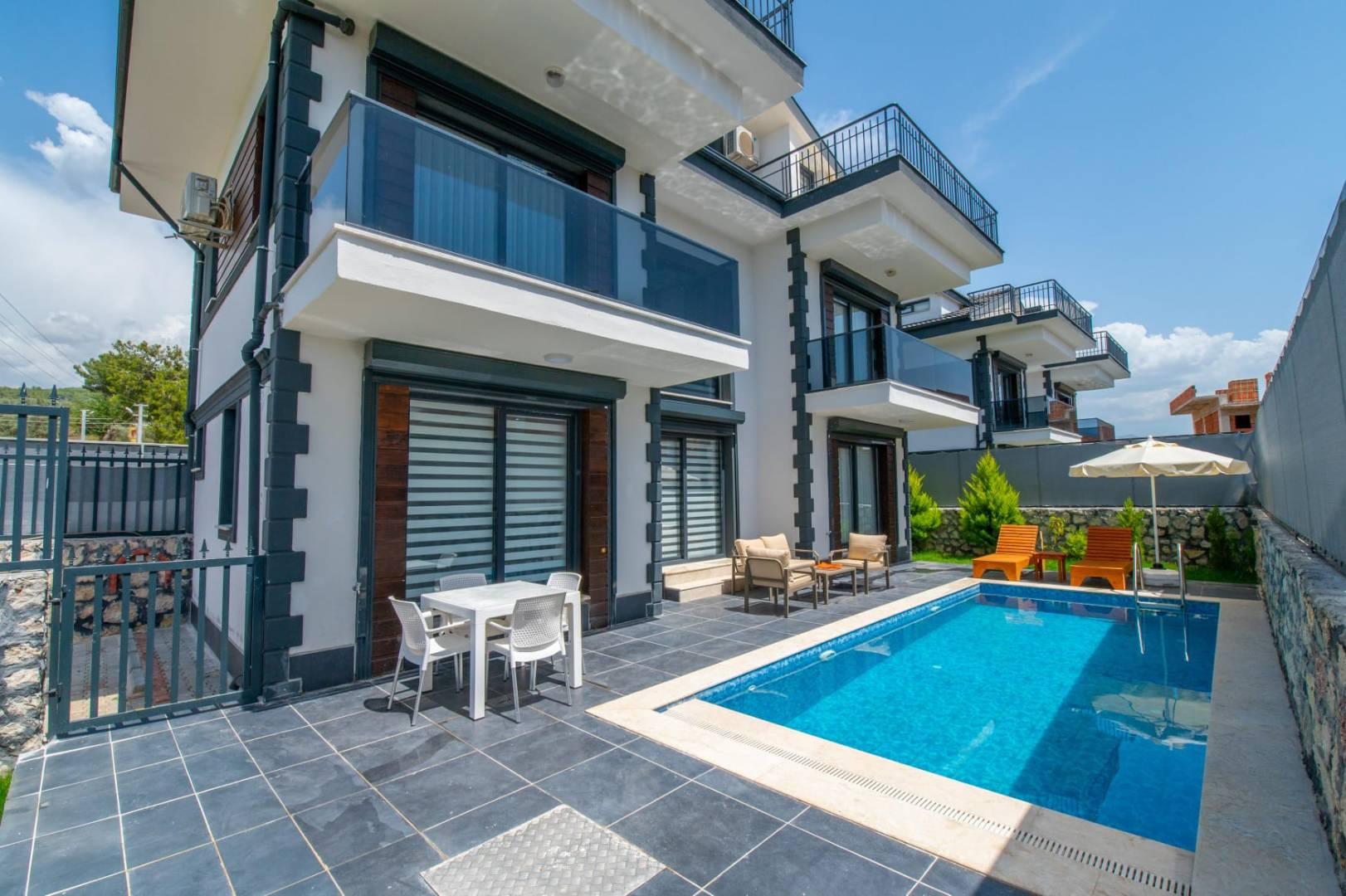 Seydikemer Gerişburnu'nda Huzurlu Doğada, Özel Havuzlu, Şık Villa-42784