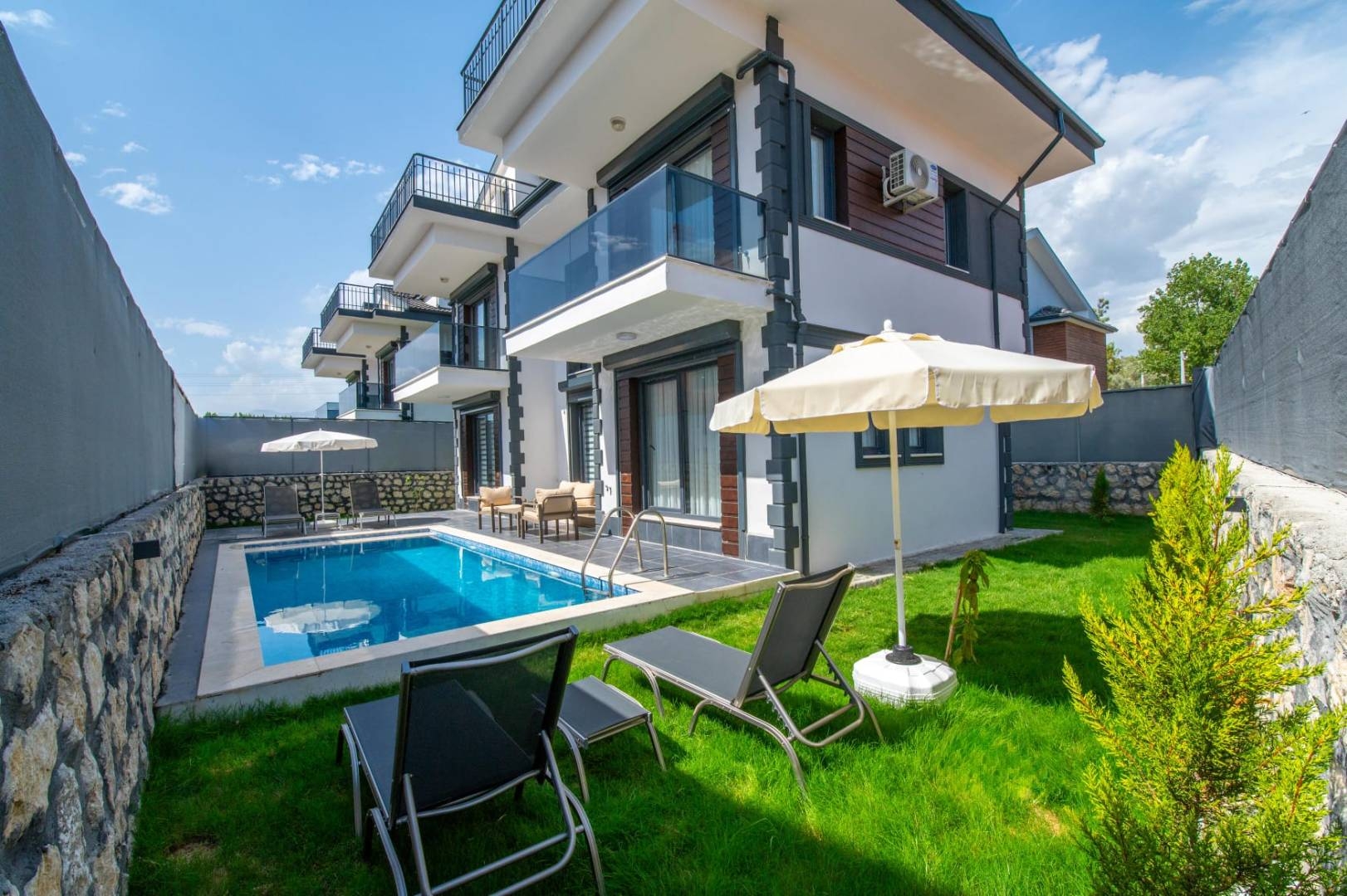 Muğla Seydikemer'de Sakin Konumda, Özel Havuzlu, Ferah Villa