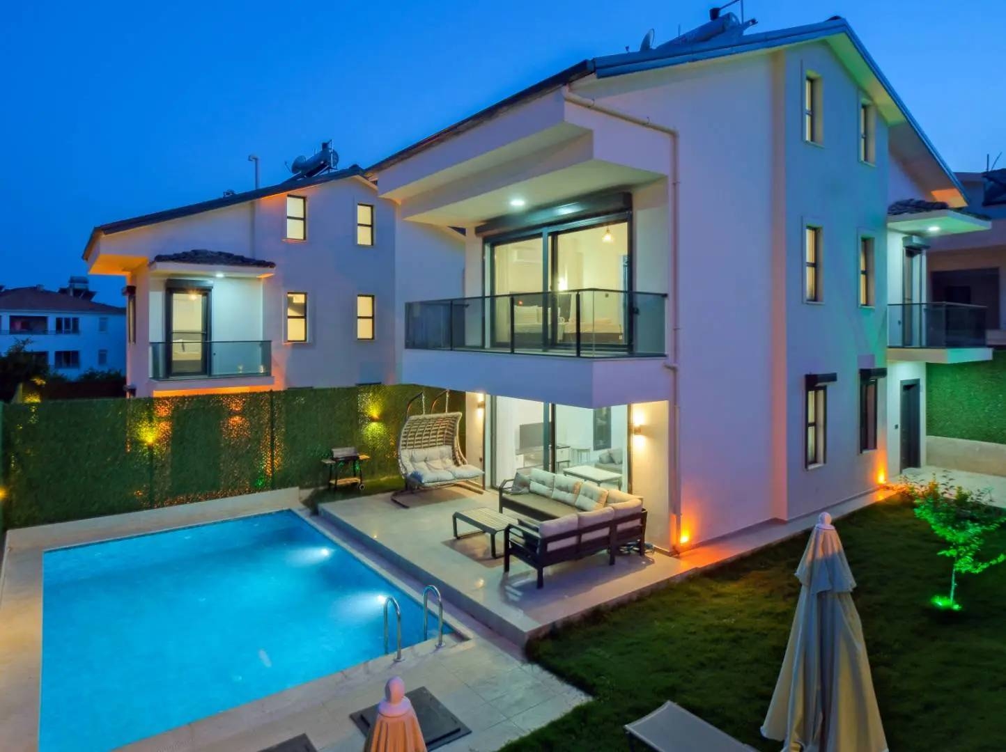 Seydikemer Gerişburnu'nda Yemyeşil Bahçeli, Özel Havuzlu, 3+1 Villa