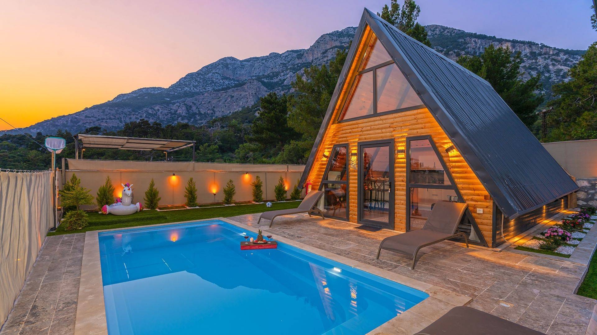 Seydikemer Karadere'de Muhteşem Manzaralı, Özel Havuzlu, 2+1 Bungalov