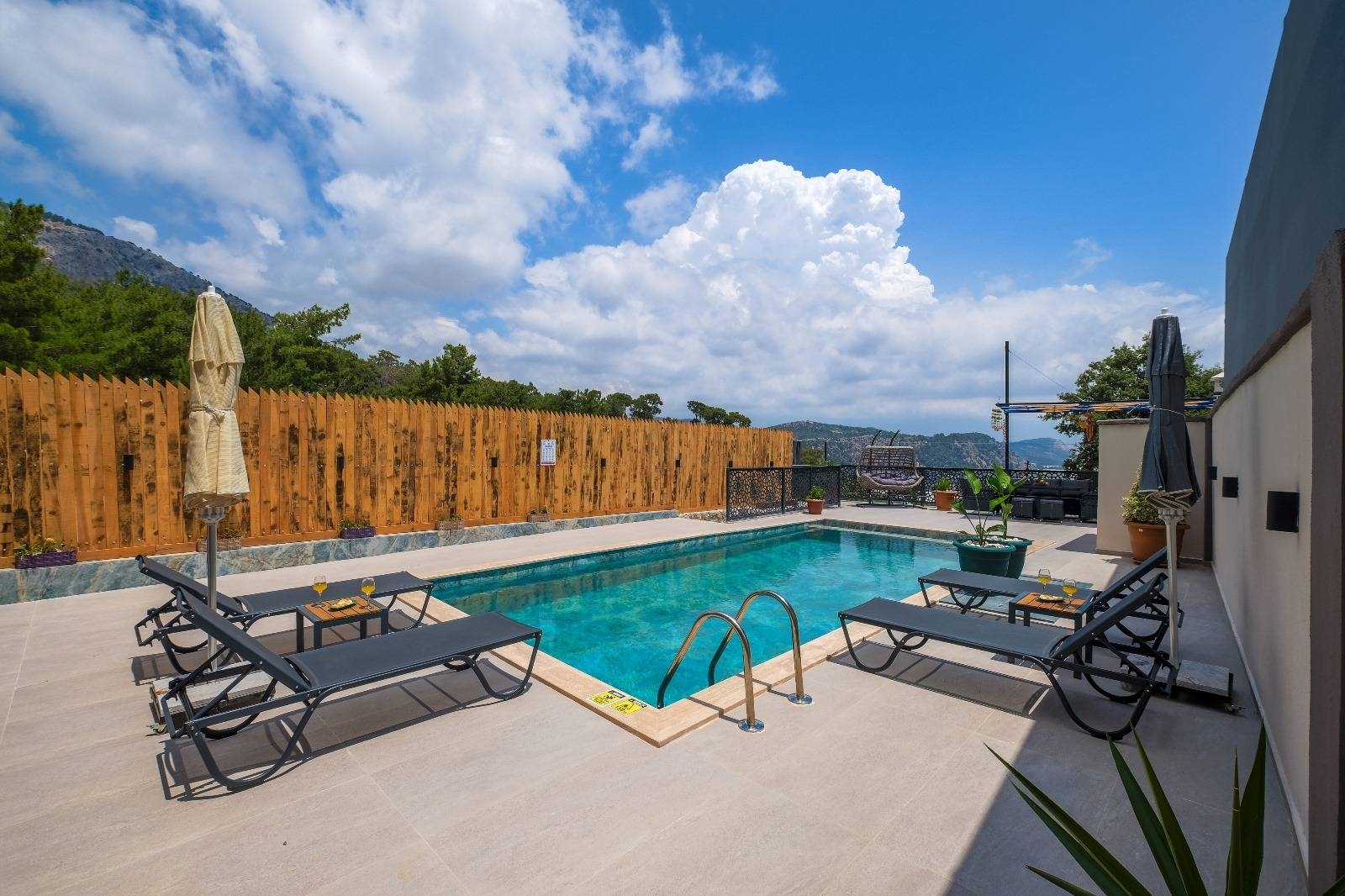 Seydikemer Karadere'de Muhteşem Doğada, Özel Havuzlu, 2+1 Villa