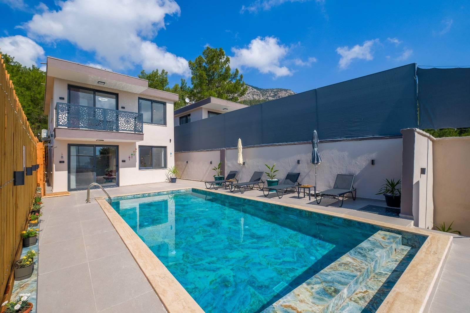 Seydikemer Karadere'de Sakin Konumda, Özel Havuzlu, Şık Villa-43809