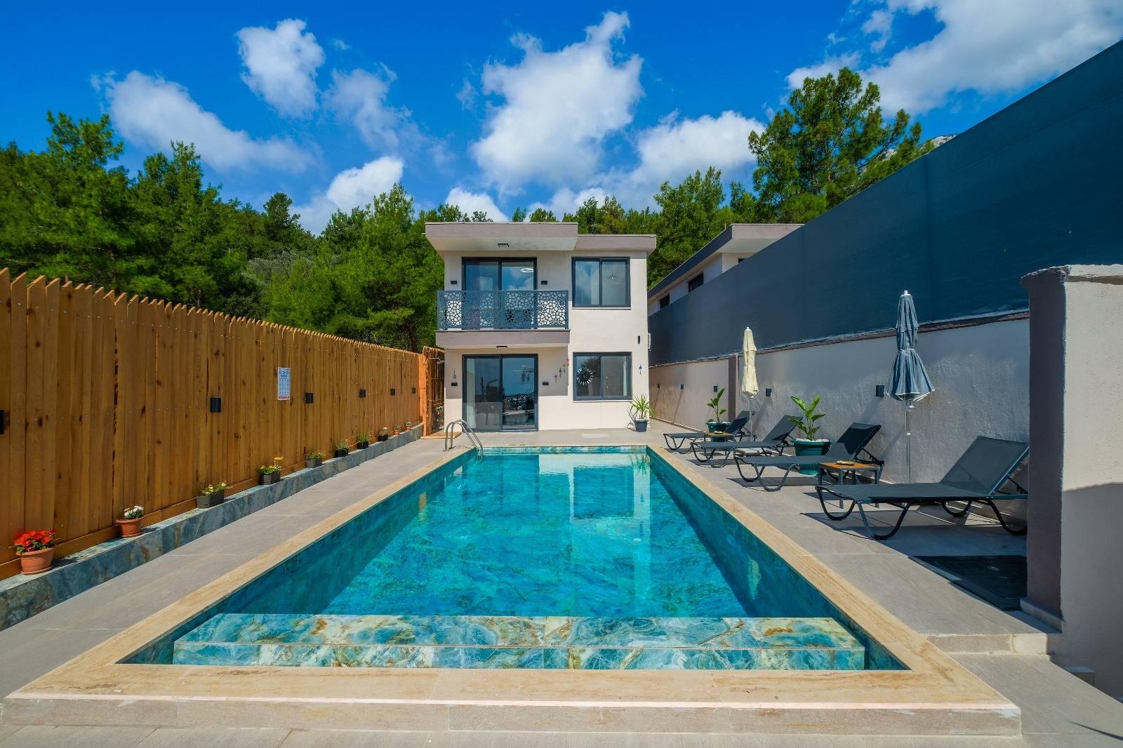 Seydikemer Karadere'de Sakin Konumda, Özel Havuzlu, Şık Villa-43809