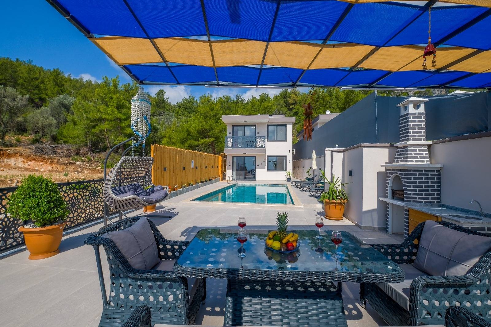 Seydikemer Karadere'de Sakin Konumda, Özel Havuzlu, Şık Villa