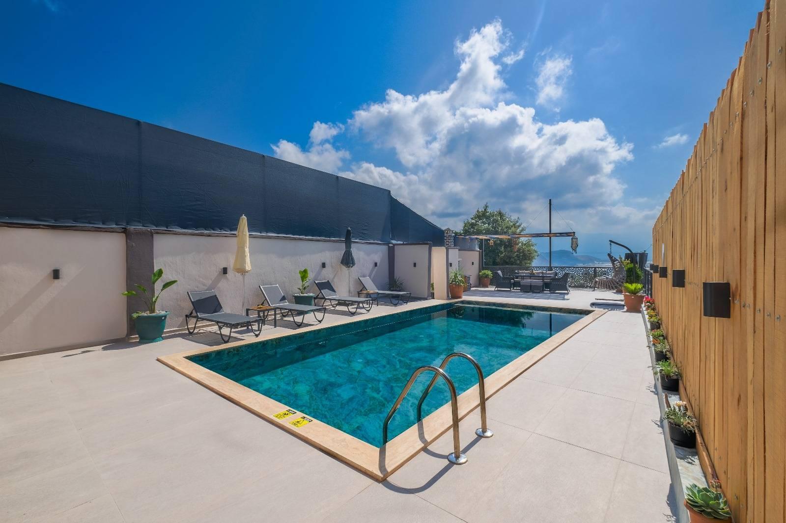 Seydikemer Karadere'de Sakin Konumda, Özel Havuzlu, Şık Villa-43809