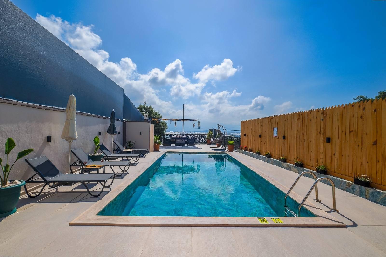 Seydikemer Karadere'de Sakin Konumda, Özel Havuzlu, Şık Villa-43809