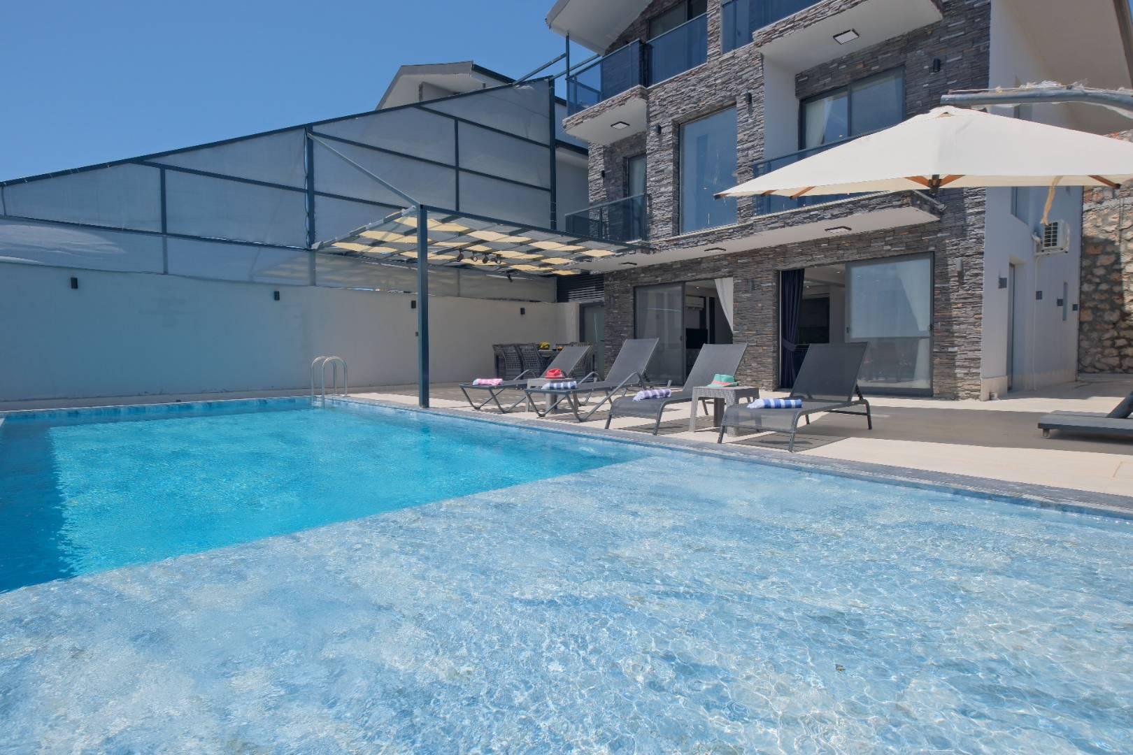 Muğla Seydikemer'de Kalabalık Ailelere Uygun, Özel Havuzlu, Şık Villa-39501