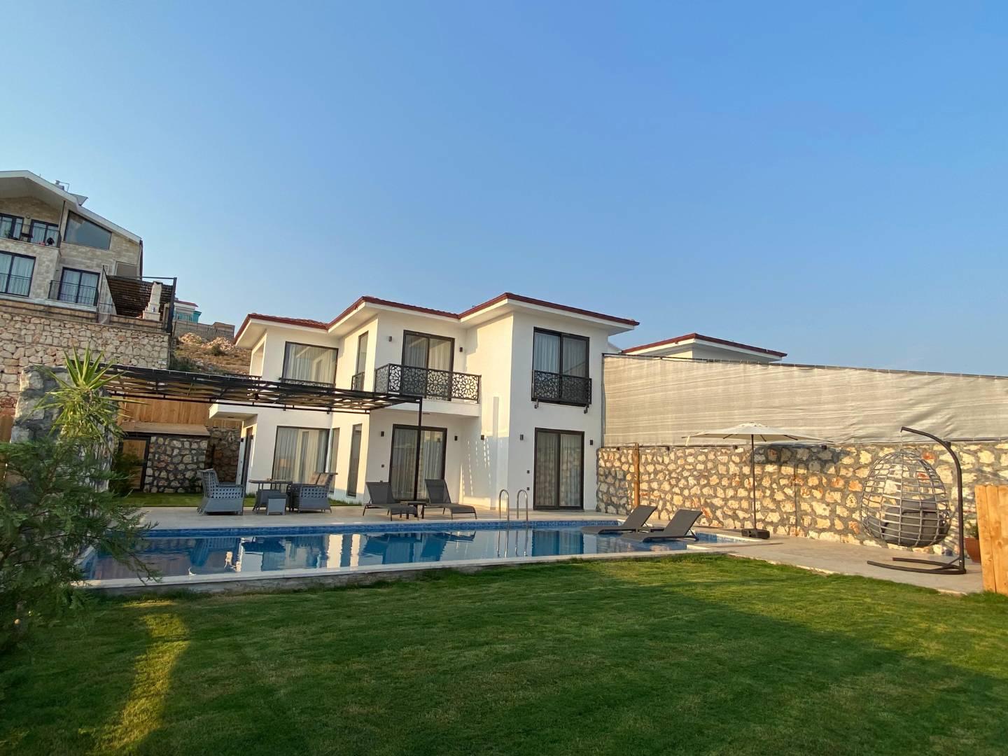 Muğla Seydikemer'de Geniş Ailelere Uygun, Özel Havuzlu, Şık Villa-40239