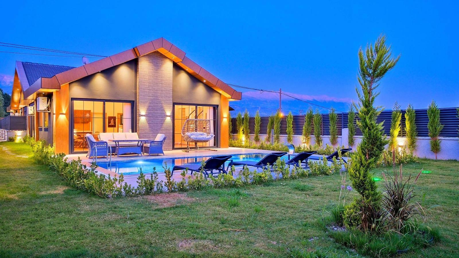 Seydikemer Ortaköy'de Huzurlu Konumda, Özel Havuzlu, Şık Villa-43811