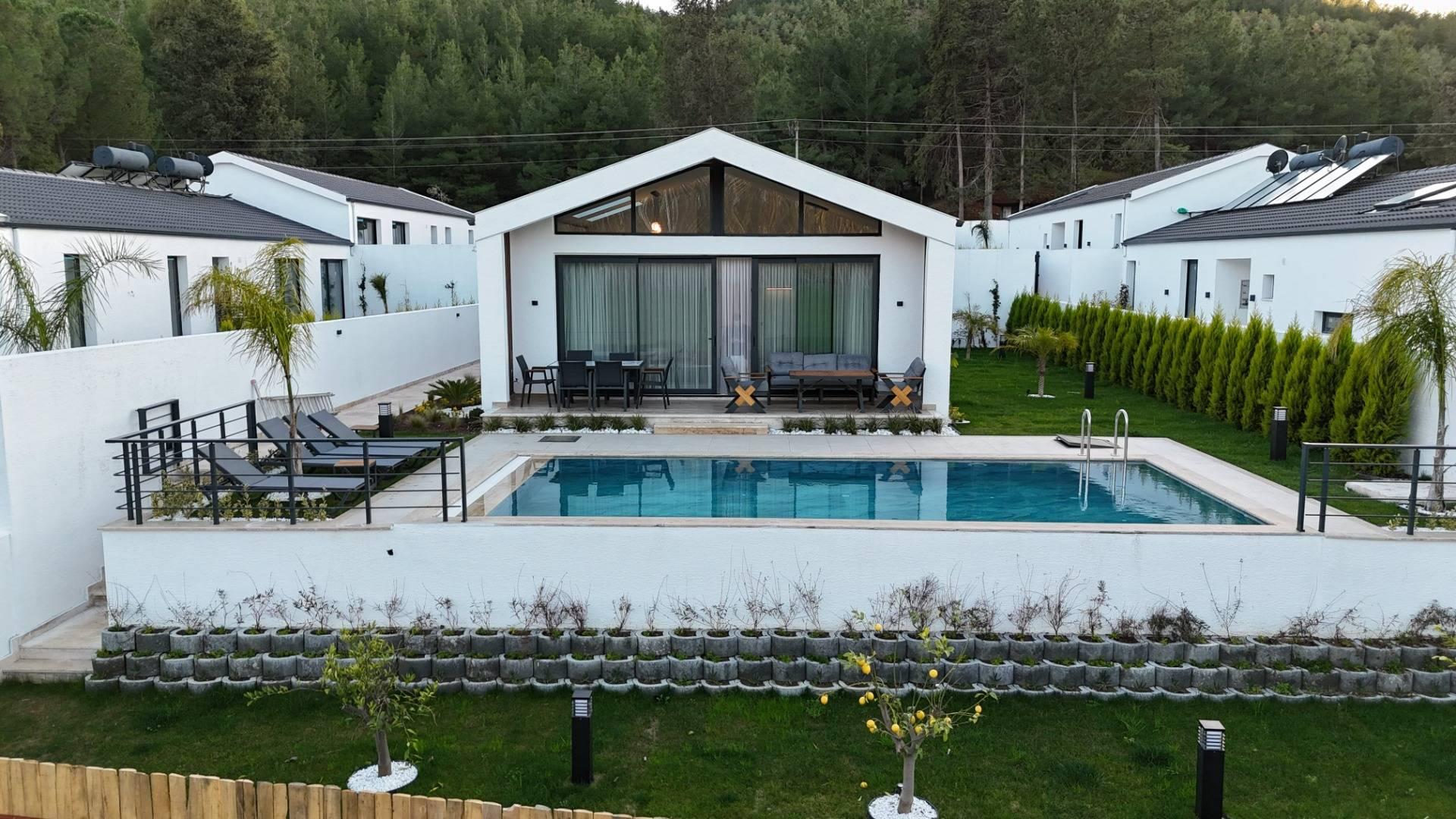 Seydikemer Uğurlu'da Minimalist Tasarımlı, Özel Havuzlu, 3+1 Villa-42691