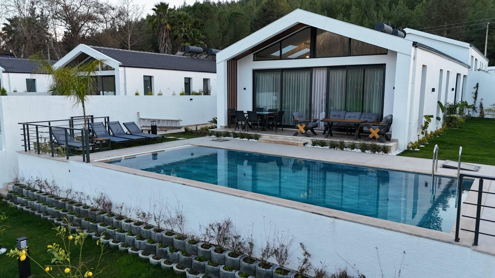 Seydikemer Uğurlu'da Minimalist Tasarımlı, Özel Havuzlu, 3+1 Villa-42691