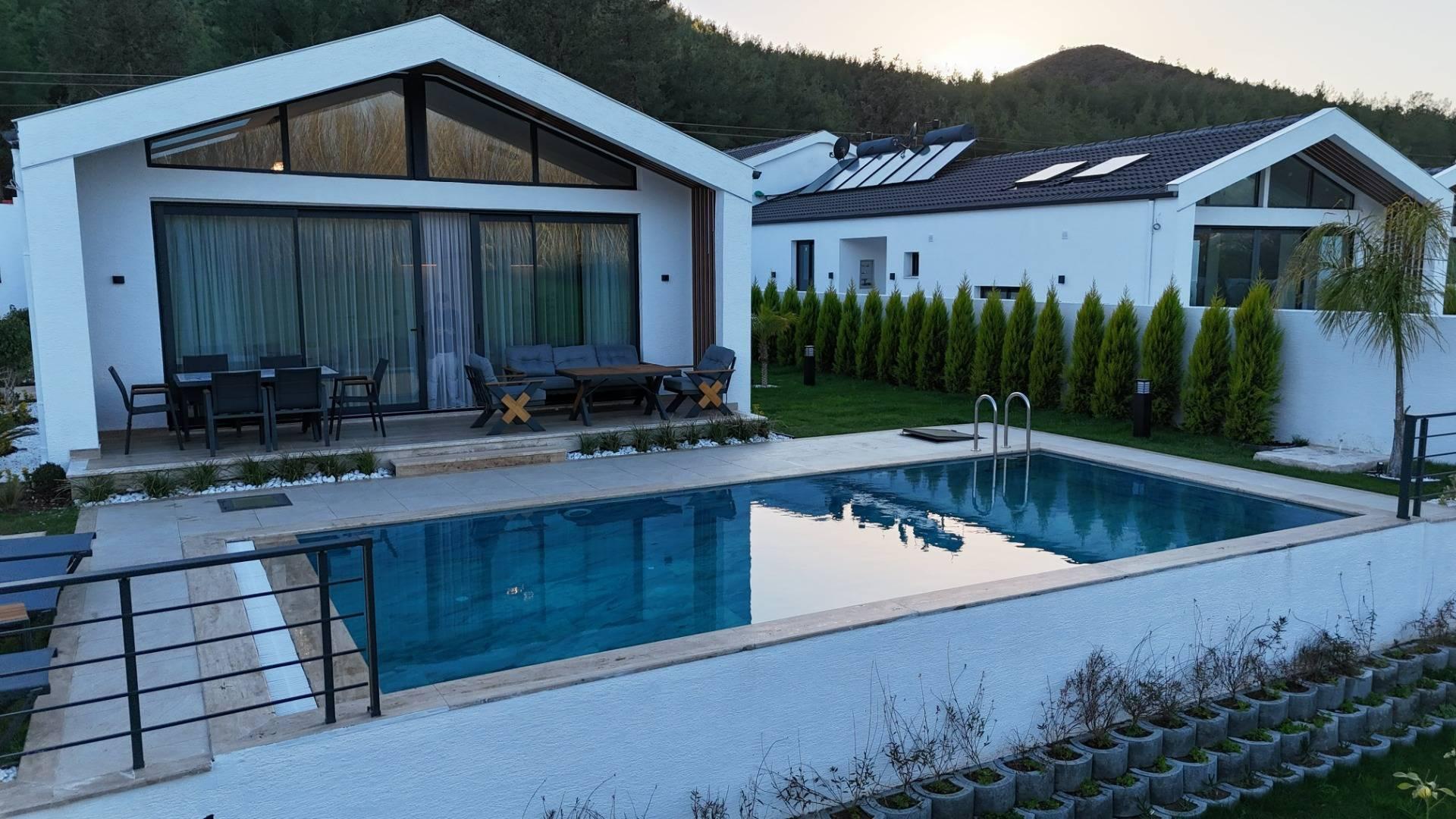 Seydikemer Uğurlu'da Minimalist Tasarımlı, Özel Havuzlu, 3+1 Villa-42691