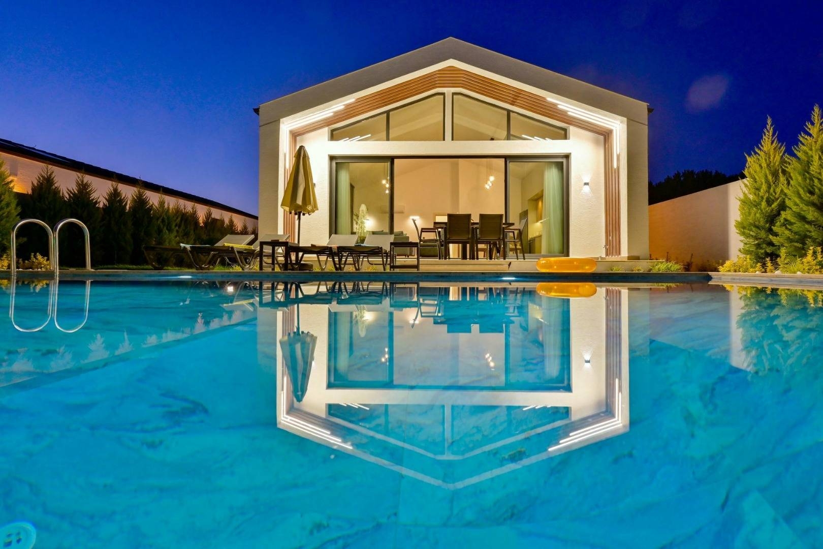 Seydikemer Uğurlu'da Muhteşem Doğada, Özel Havuzlu, Modern Villa