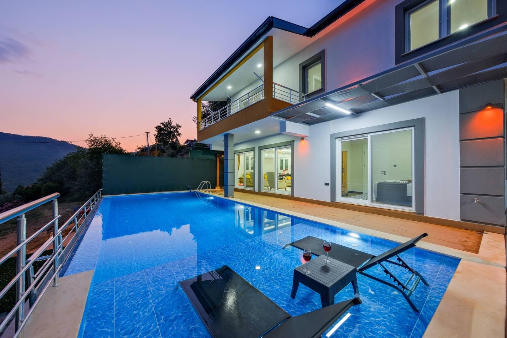 Muğla Seydikemer'de Geniş Ailelere Uygun, Özel Havuzlu, Lüks Villa-41739