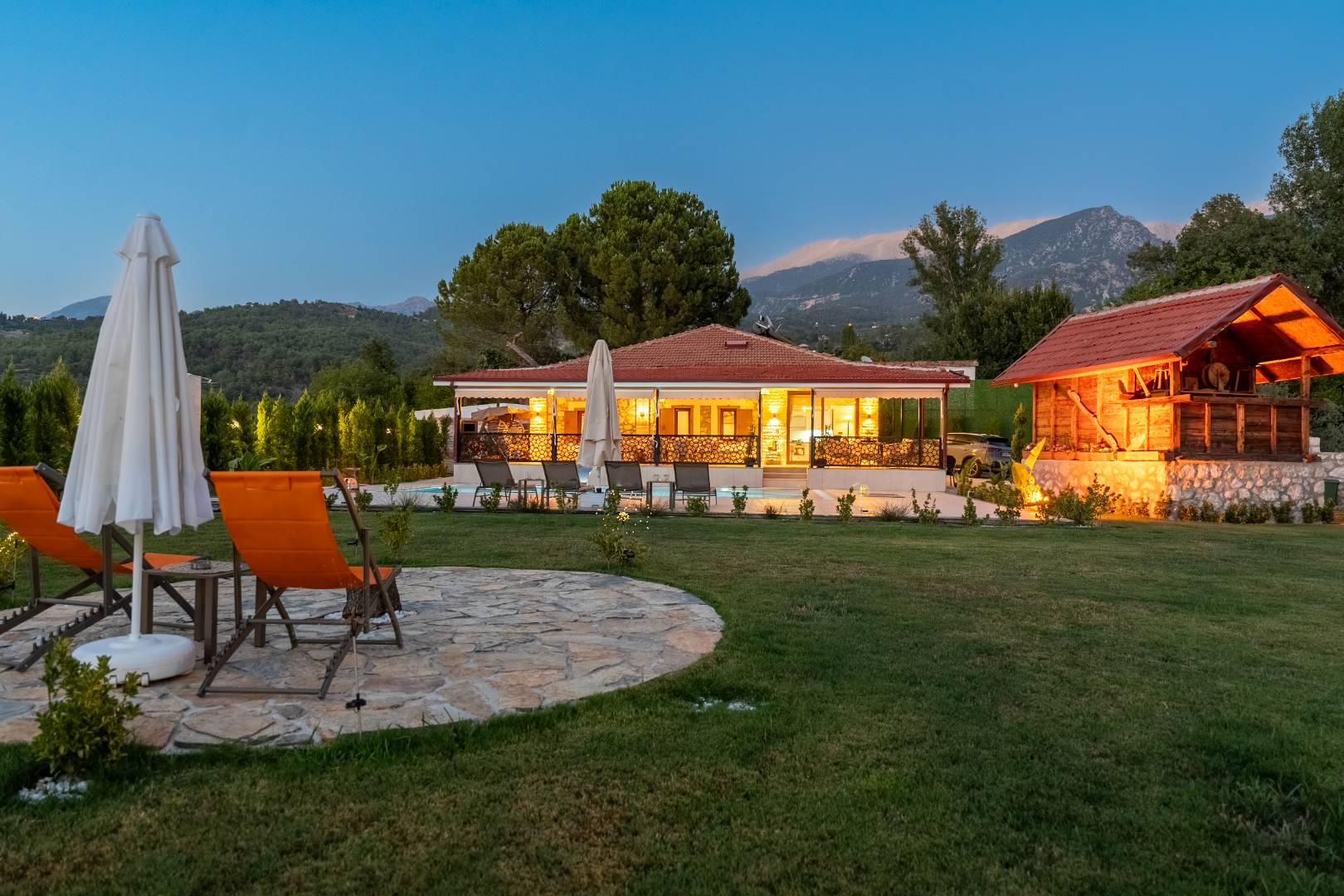 Muğla Seydikemer'de Sakin Konumda, Özel Havuzlu, Geniş Bahçeli Villa-43480