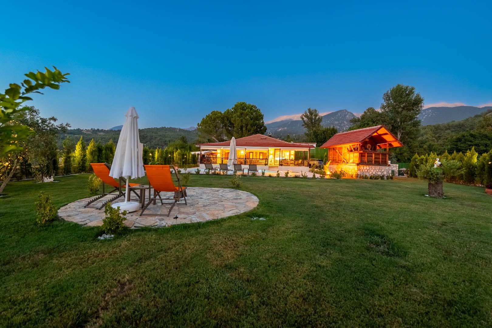 Muğla Seydikemer'de Sakin Konumda, Özel Havuzlu, Geniş Bahçeli Villa-43480