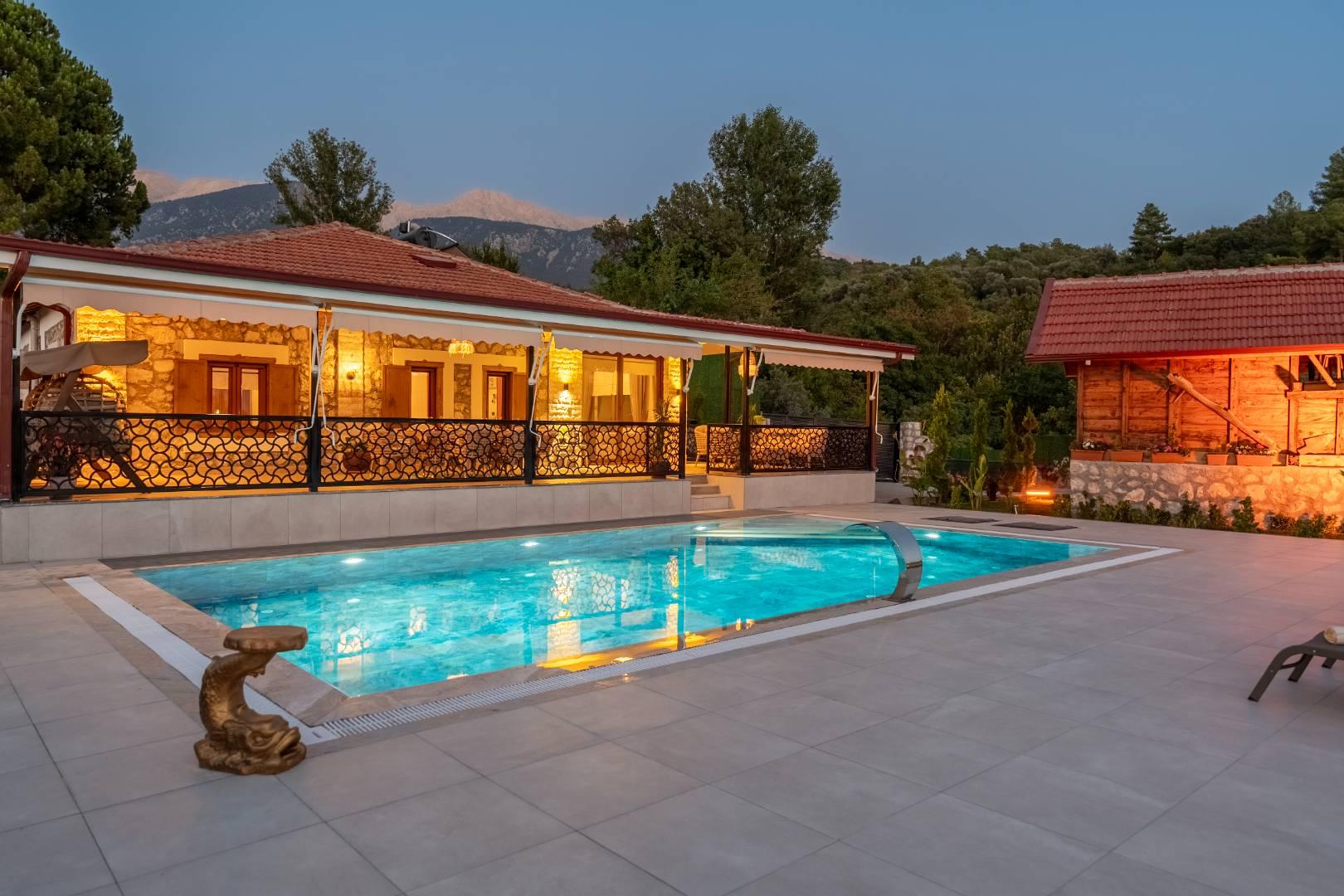 Muğla Seydikemer'de Sakin Konumda, Özel Havuzlu, Geniş Bahçeli Villa-43480