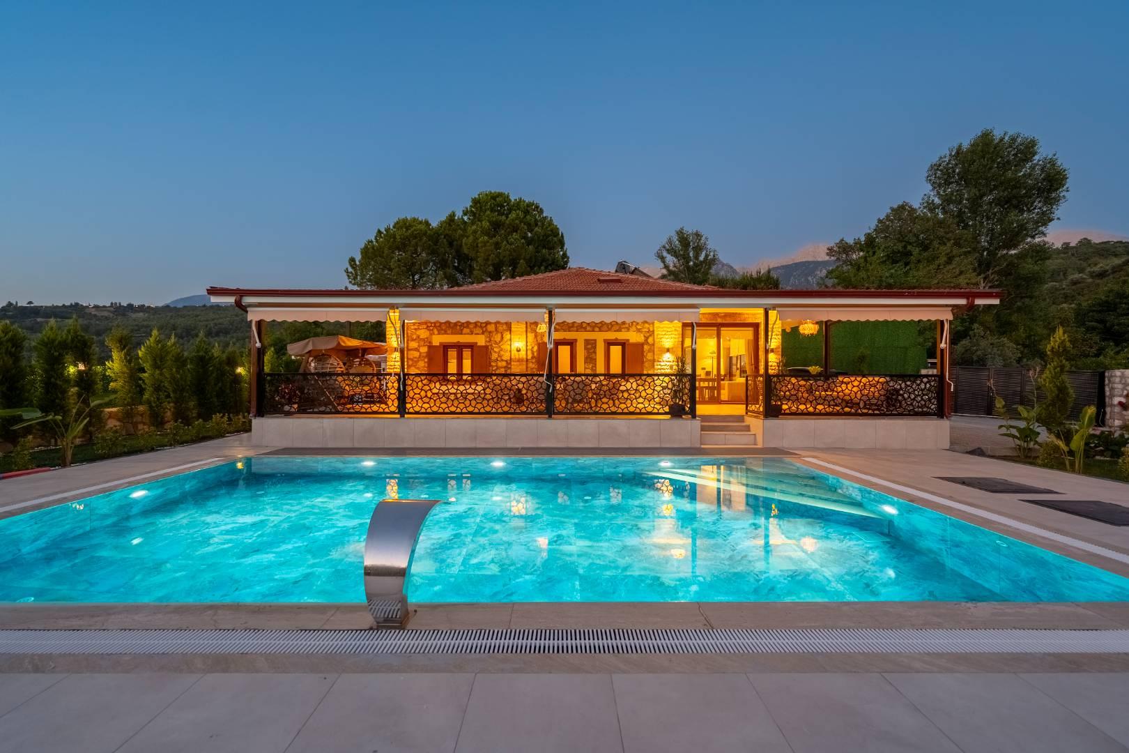 Muğla Seydikemer'de Sakin Konumda, Özel Havuzlu, Geniş Bahçeli Villa-43480