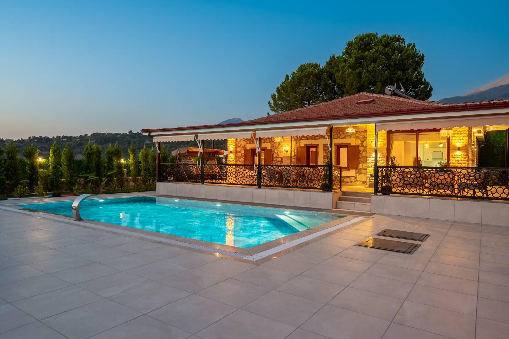 Muğla Seydikemer'de Sakin Konumda, Özel Havuzlu, Geniş Bahçeli Villa-43480