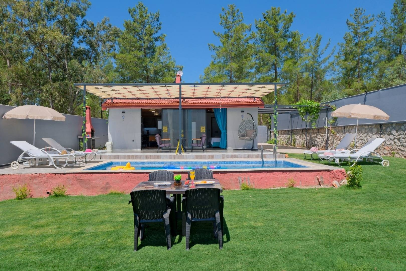 Muğla Seydikemer'de Geniş Bahçeli, Özel Havuzlu, Balayı Villası