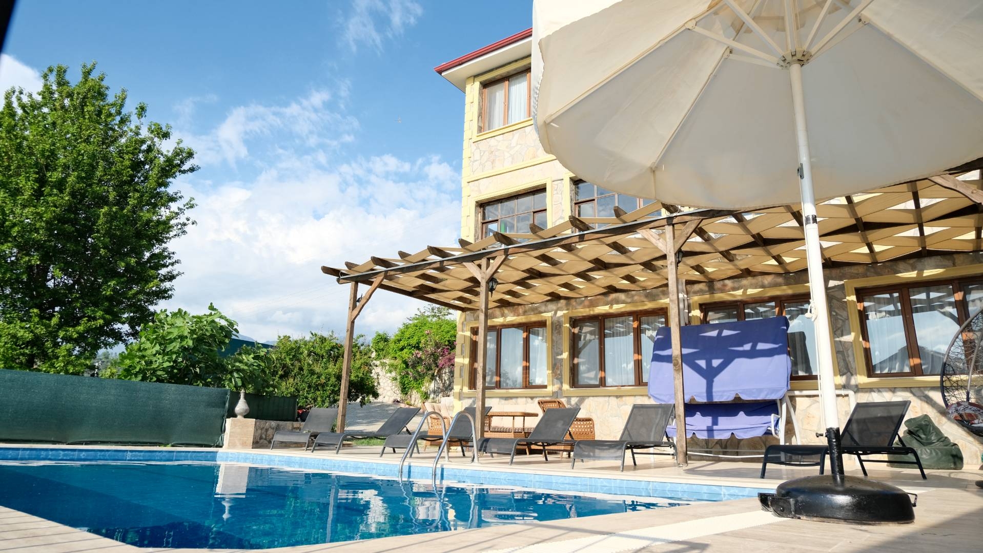 Muğla Seydikemer'de, Şık Tasarımlı, Özel Havuzlu, 15 Kişilik Villa