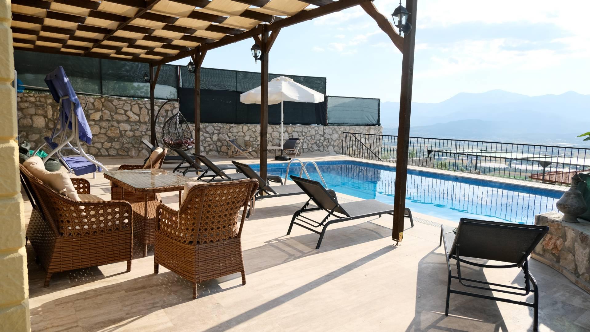 Muğla Seydikemer'de, Şık Tasarımlı, Özel Havuzlu, 15 Kişilik Villa-42638